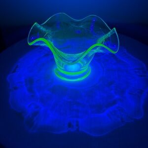 Fenton blackberry spray uranium glass bon-bon hat berry bowl ruffled edge small